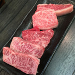 ひとり焼肉 美そ乃 - サーロイン、三角ばら、カタ芯、ヘッドバラ、リブカブリ
            各300円、300円、280円、280円、260円