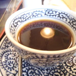 樹 - 灯りが浮かぶコーヒー