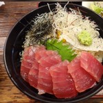 ちりめん・しらす専門店 凪 - ＊「しらす」と「まぐろ」は普通に美味しいという感想ですが、
            ご飯が温め直しの品のようで、残念だと申しておりました。