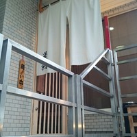 豊鮨 - 階段上がって２階が入り口。