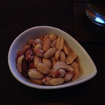 地ビールバー まる麦 - ミックスナッツ