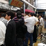 (2016年9月再訪)2時半開店で待ちは50人ほど❢