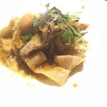 ドンブラボー - キノコのパスタ。色んなキノコが複雑で美味しい。
