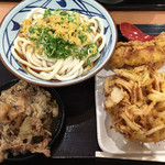 Marugame Seimen - 2016.9.22  肉盛りうどんと野菜かきあげ、かしわ天