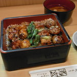 Yakitori Torigen - 焼鳥重　９８０円 　　　タレのしみたご飯に焼き鳥が５本贅沢に乗せた、 鳥玄一押しのおいしいお弁当！！！