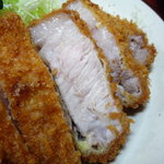 とんかつ燕楽 - ロースかつの断面。（2010/10再訪）