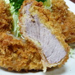 とんかつ燕楽 - ヒレかつの断面。（2010/10再訪）