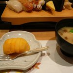 奴寿司 - ランチについてくる味噌汁とデザート