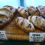 美味しいパンの店 Yamaguchi - 大のお気に入り～「天然酵母レーズン＆クルミ＆クランベリー」（小140円）