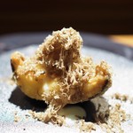 TACUBO - 王様しいたけのフリット　ジャガイモのピュレとゴルゴンゾーラのソース　サマートリュフ掛け
      