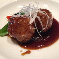 神田 雲林 - 黒酢酢豚のトマト包み。小籠包さながら、熱々で美味。オススメの一品です。