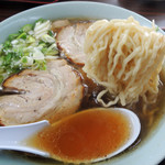 塩苅食堂 - 2016年9月22日(木・祝)　チャーシューメン(850円)　自家製麺リフト