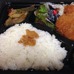 カフェスマイル - 9/24日替わり「コロッケ＆肉詰めピーマン＆アジ南蛮」
      