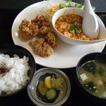 海鮮さかなや - サービスランチ（麻婆豆腐＆唐揚げ）@750