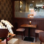 みぃ珈琲 - H.28.9.23.昼 内観：喫煙室は2人掛けテーブル×3