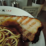 一日一麺LAB＋ - 焼きが入り外側はクリスピー、香り芳しい。