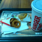 BURGER KING - BKナゲット(5ピース) 、オニオンリング 、可口可楽(大) です。(2016年8月)