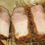 肉のすわ - 嬉嬉豚　特上ロースかつ（リブロース250g）断面①