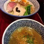 mendokorozenryuu - つけ麺
      チャーシューにハート型