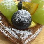 エルポール - 2016・9　2種類のブドウがのって200円