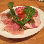 ドルチェヴィータ - イタリア産生ハムとミラノサラミ