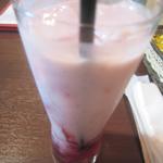 チャミヤラキッチン - 日替わりラッシー（ラズベリー）　￥450