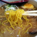 らーめん縁 - 麺アップ