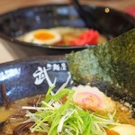 武虎 - 魚介醤油ラーメンと背脂豚骨ラーメン