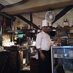 写真を撮ってくれた気の良い店員さん。