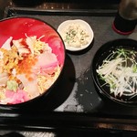 明己悟 - 海鮮ちらし300円