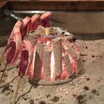 柳家 - 蝦夷鹿のロースの串焼き