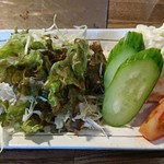 炭火焼肉レストラン元気 - サラダ：国産牛サーロインステーキ丼