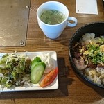 炭火焼肉レストラン元気 - 国産牛サーロインステーキ丼：972円→500円（ランチパスポートおかやま Vol. 10利用）