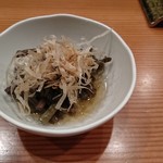 大寿司 - わらびのおひたし（お通し）