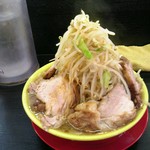 ラーメン イエロー - 大豚、野菜増増し、ニンニク