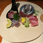 島之内 一陽 - お造り盛り合わせ 皿が団扇の形になっております。