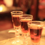 状元樓 - 紹興酒3種呑み比べ　1000円　3年、5年、8年。　いっぱいはたぶん20ccくらいとちょびっとです