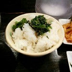 麺屋 悟空 - おかわり自由のご飯とほうれん草のごま和え