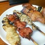 大統領 - もつ焼盛合わせ(5串)450円