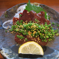 馬桜 下通り店 - 馬レバ刺：1800円