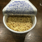 キャンドゥ - ブタメンのタン塩味ラーメン　お湯を注ぐ前