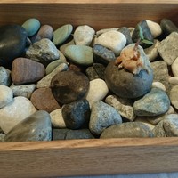 ルカンケ - 石に見立てた竹炭パン 豚のリエット