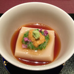 いまい - 先付け 胡麻豆腐 雲丹 おくら添え
      ２０１６年９月２４日