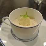 アキヒサ ハンダ - ほうじ茶のブランマンジェ