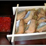 あら浜 - さけ切り身が７切れも、いくらもたっぷりに
      