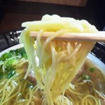 金久右衛門 本店 - 麺アップ