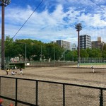 立喰うどん・そば　大和庵 - 店の近くにある、松原公園内の松原野球場。
