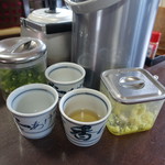 釜あげうどん 長田 in 香の香 - 卓上の諸々