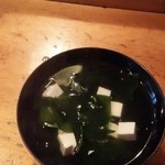 白浜屋本店 - 豆腐とワカメのお吸い物