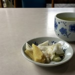 ちゅうじ食堂 - お茶と漬物